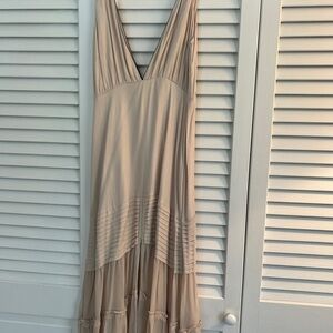 Elegant Beige Sleeveless Dress